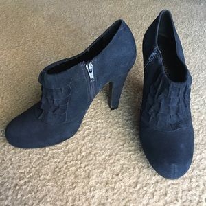 Navy suede GIANNI BINI booties